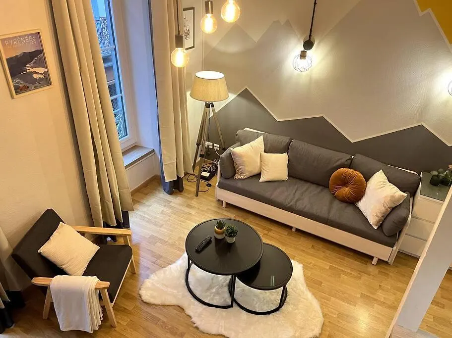 Montagn'Art Studio. 4Pers 30M2. Coeur Village. Cauterets 0*,